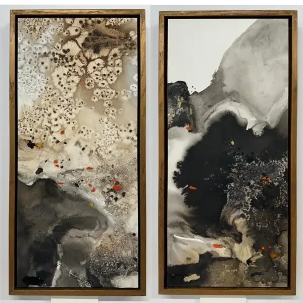 deux ouuvres de Léa Aquilina, marouflée sur plaque de composite aluminium et encadrée en caisse américaine par atelier Annel. caisse américaine en chêne teinté avec patine or. oeuvres encres sur papier